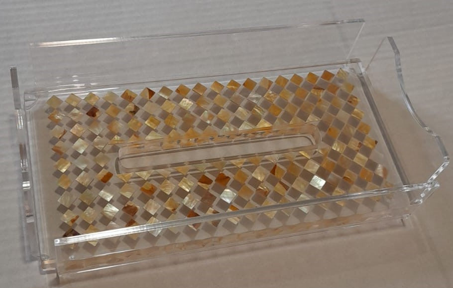 Tissue Box Plexi with Resine and Seashell Mother of Pearl(D25W13H5cm)