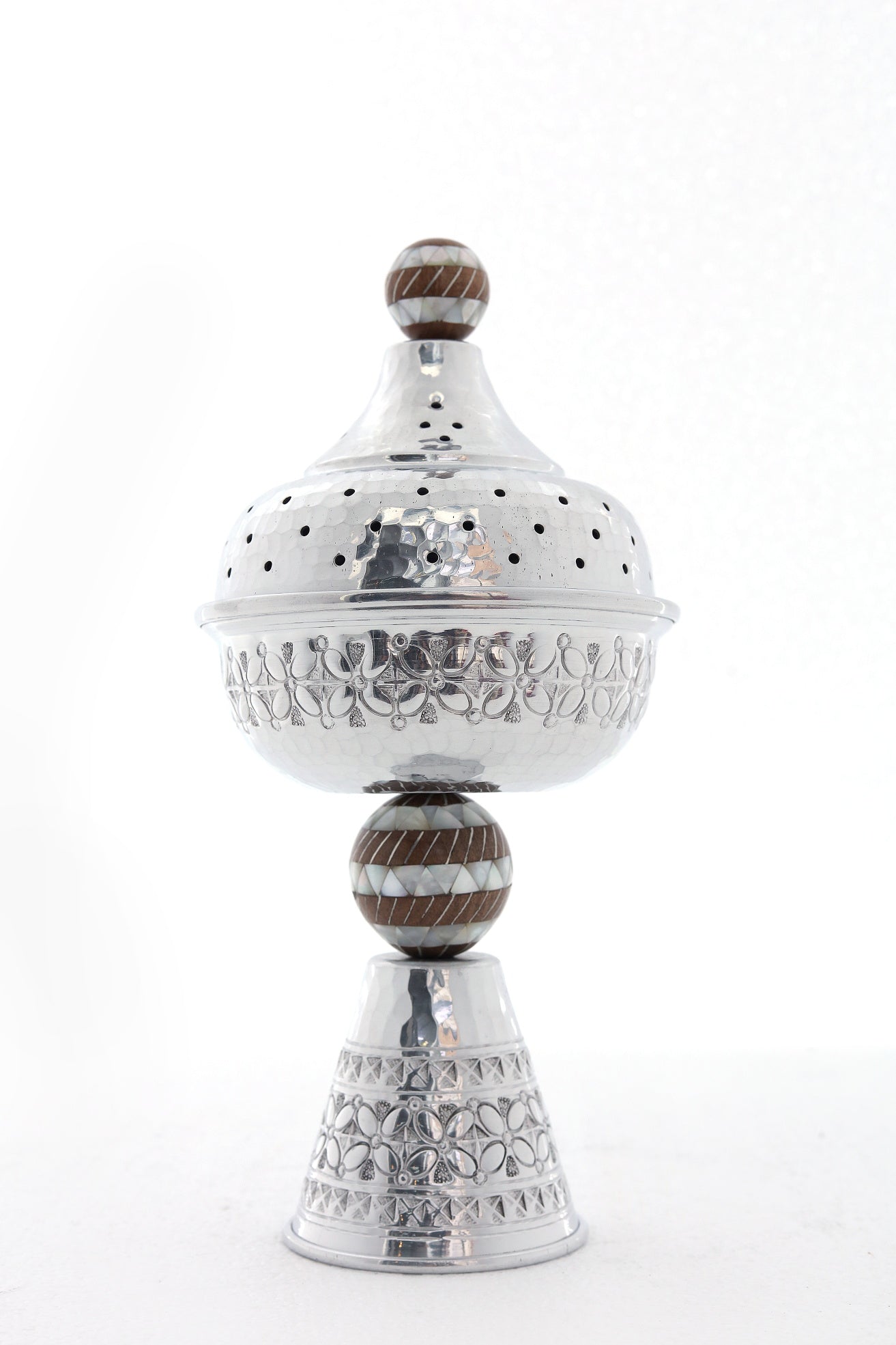 Mabkhara Trophy Hand Hammered Aluminum with Handle Solid Walnut Wood with Inlay Seashell Mother of Pearl and Tin (D14H28cm)