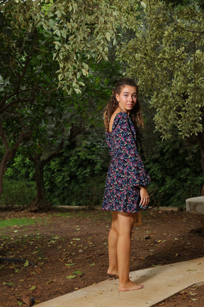 Spring Lillies Short