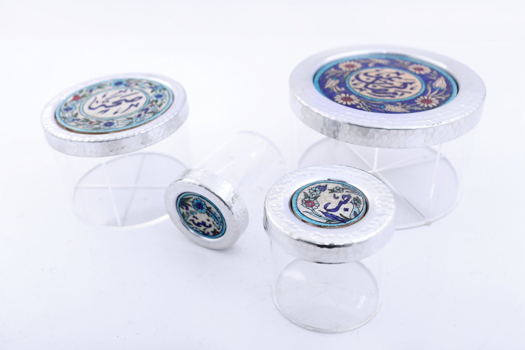 Box Round Hand Hammered Aluminum + Qishani / Brass+ Qishani