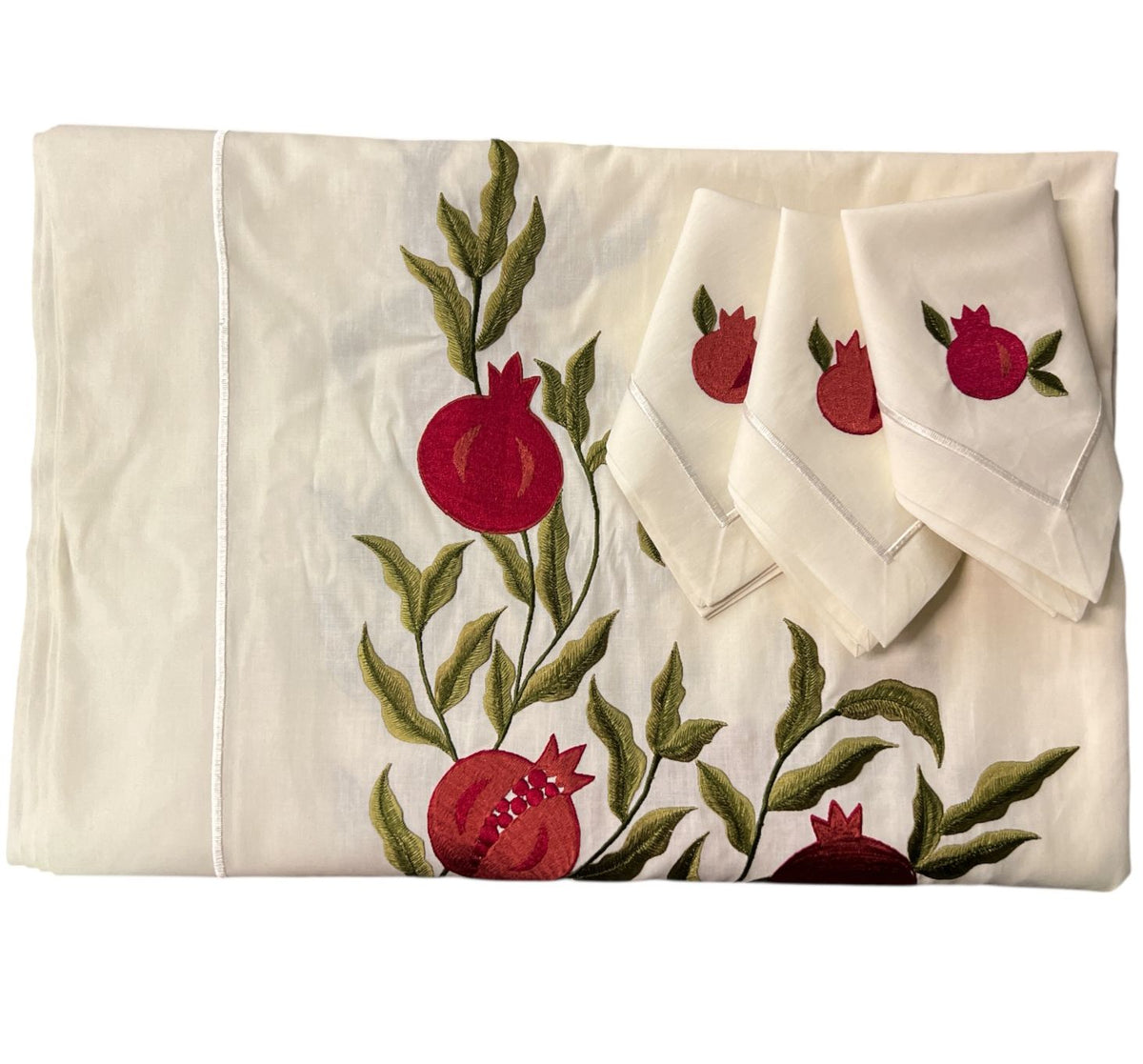 Table Cloth (2*2m) with 8 napkins