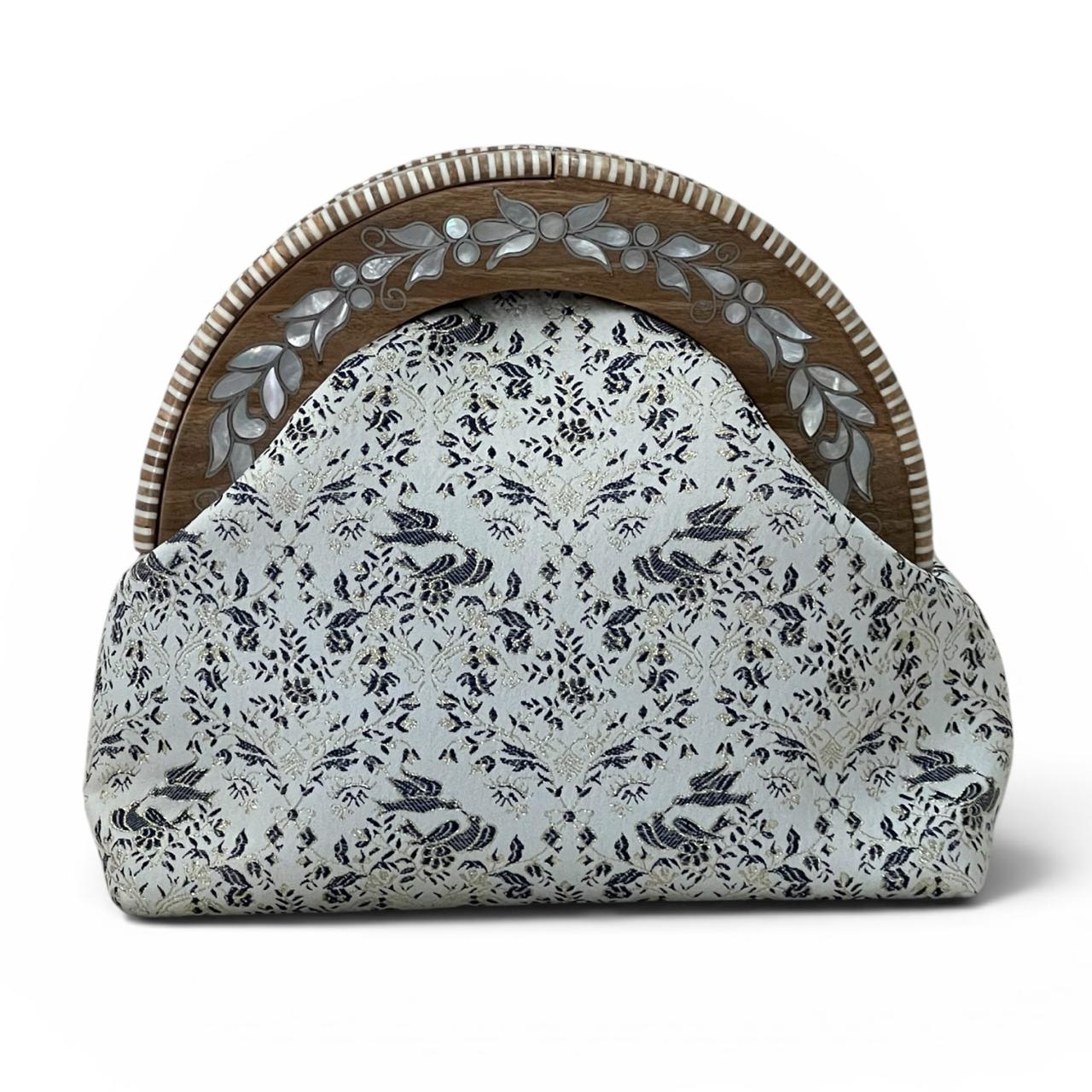 Clutch Oval Handle Sadaf With Brocard
